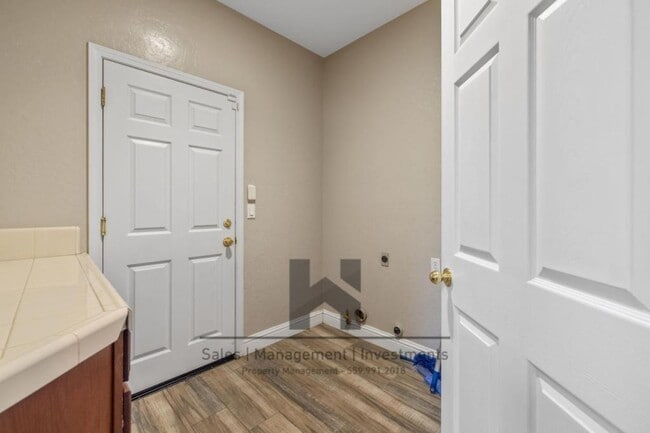 Building Photo - 3169 Brickfield Ave