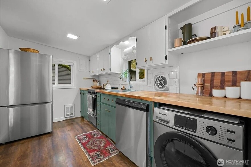 Building Photo - 2562 Lake Whatcom Blvd