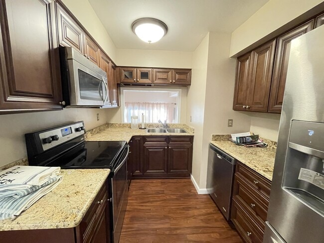 Building Photo - 648 Carriage Cir