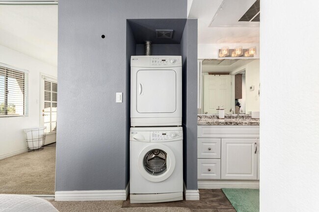 Building Photo - 5995 N 78th St