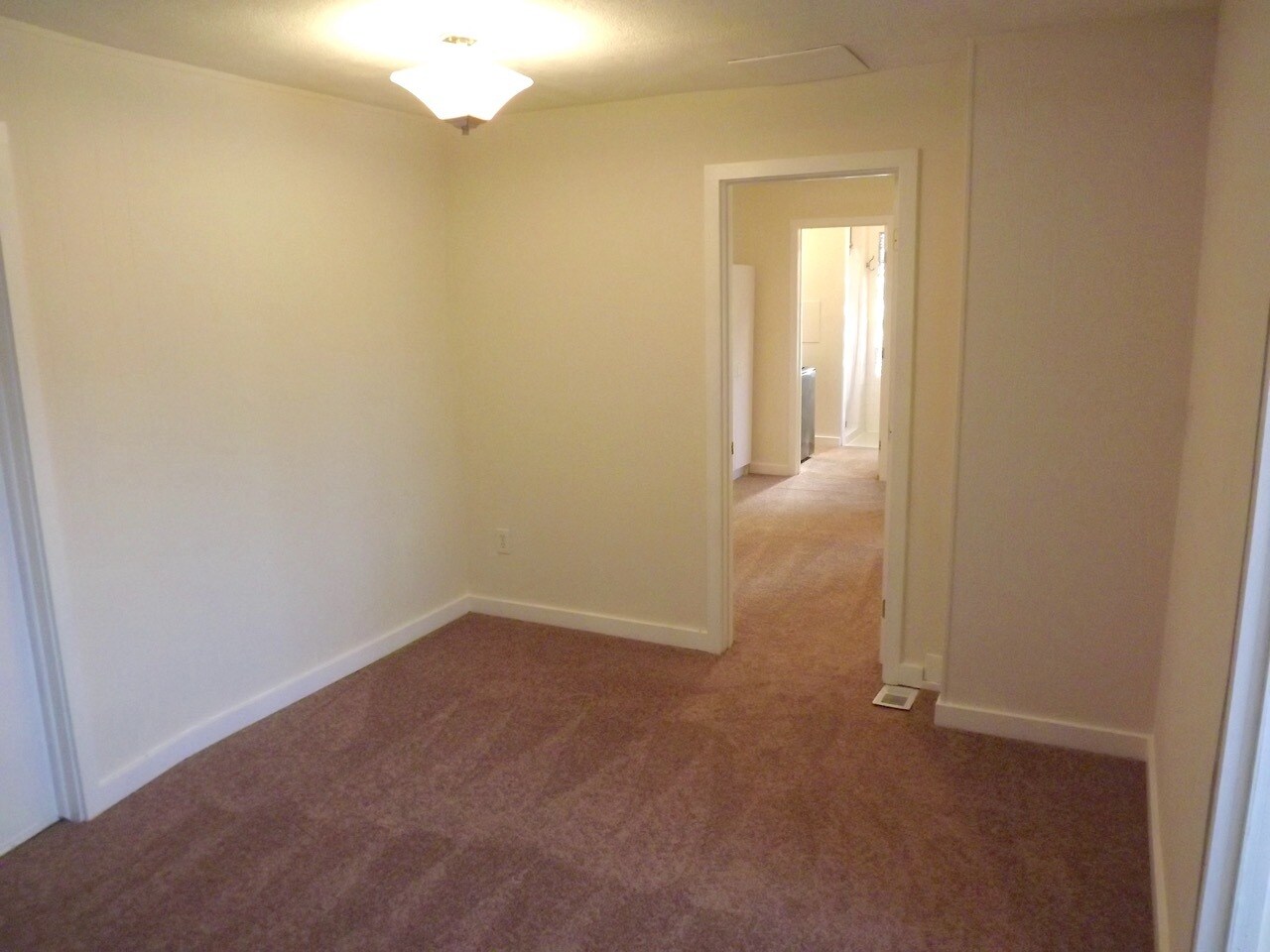 Building Photo - 115 N Park St