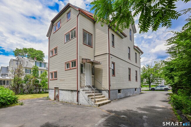 Building Photo - 54 Overlook Ave