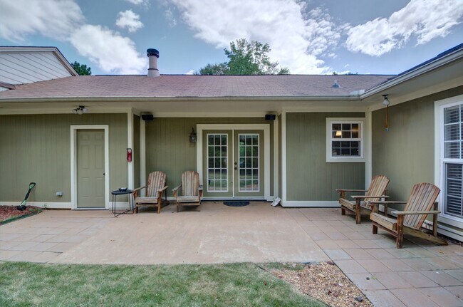 Building Photo - 251 Ivy Ln