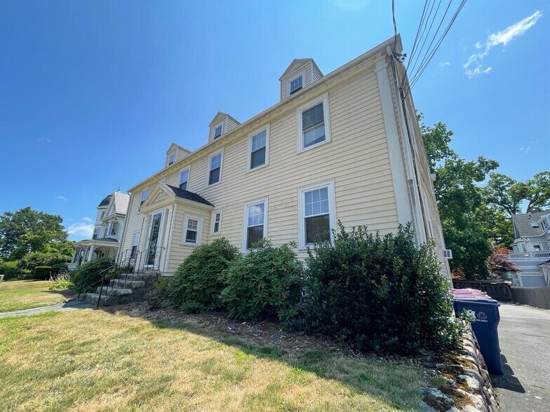 Building Photo - 206 W Emerson St