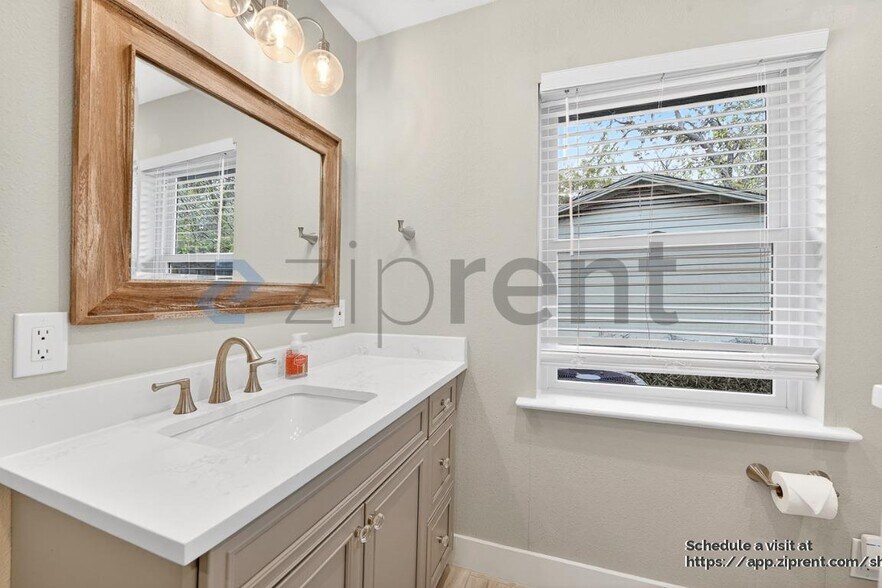 Building Photo - 428 Daniel St