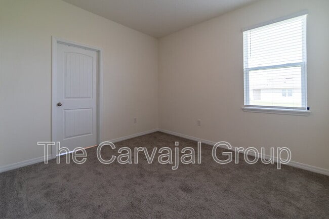 Building Photo - 1813 Walnut Crk Dr