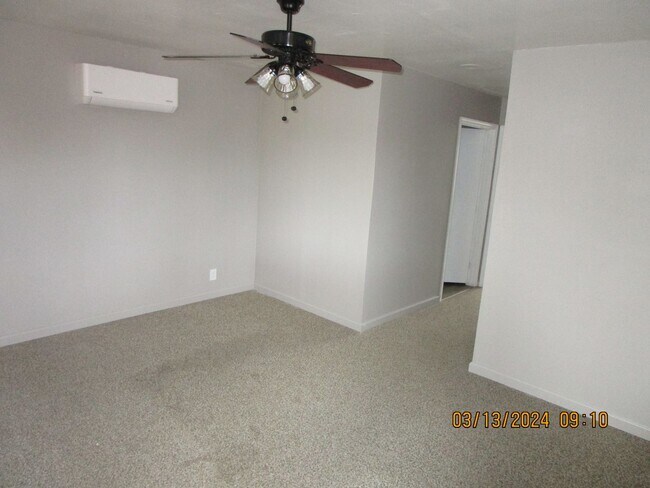 Building Photo - East Bakersfield Ready to Move In House wi...
