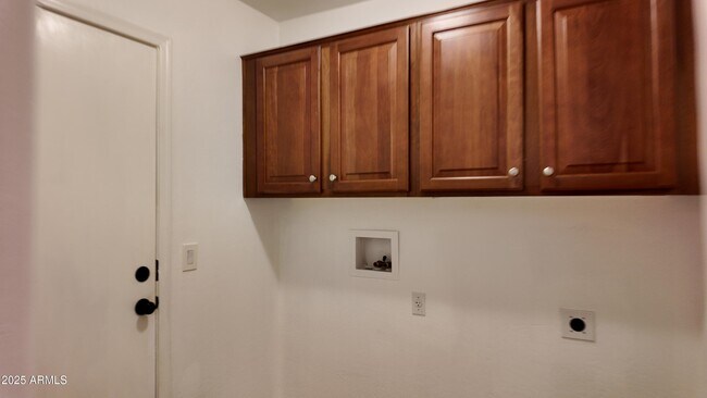 Building Photo - 4414 W Donner Dr