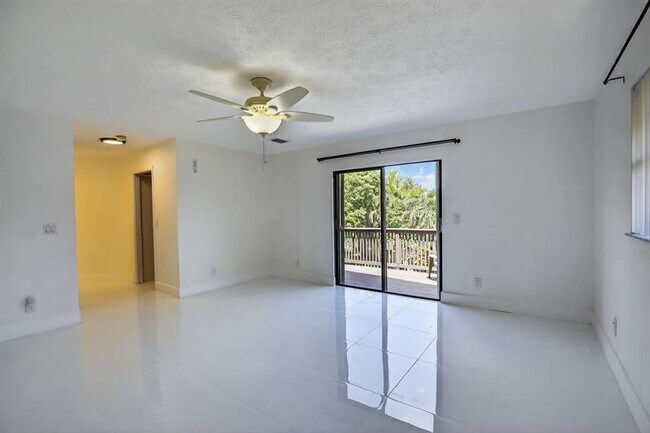Building Photo - 8201 SW 57th St