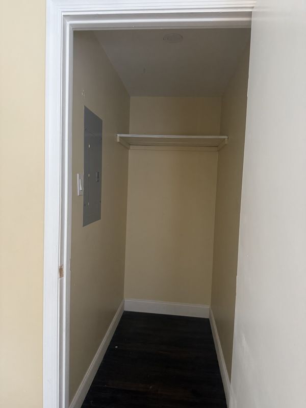 Building Photo - 132 E Main St