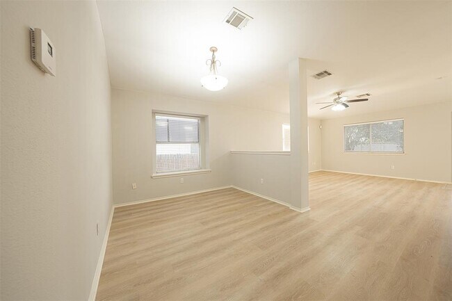 Building Photo - 3803 Top Rock Ln