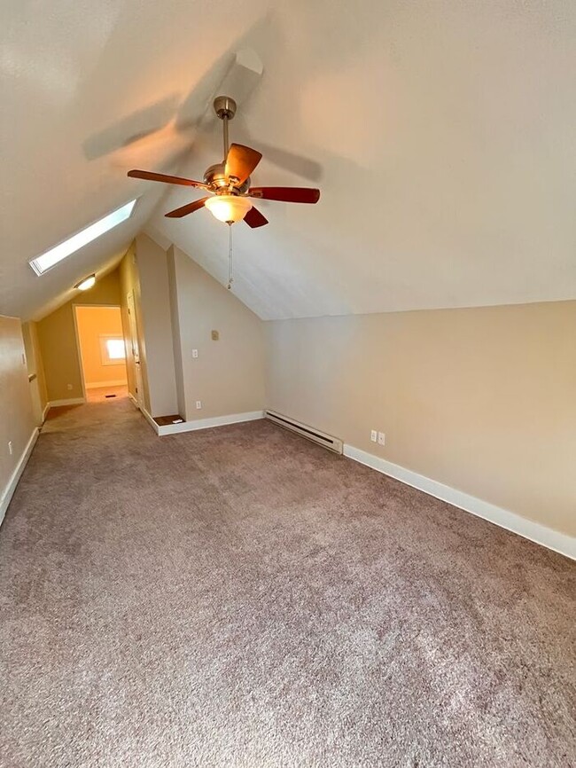 Building Photo - Charming 3-Bedroom Home in a Convenient an...