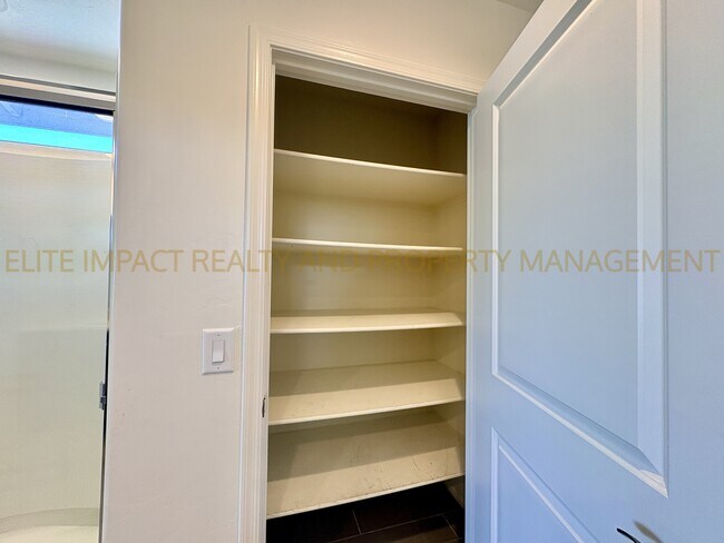 Building Photo - 7654 S Via Casa De Campo