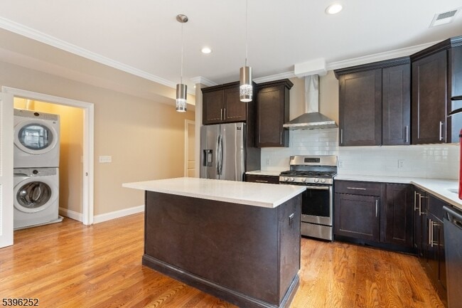 Building Photo - 57 Elm St