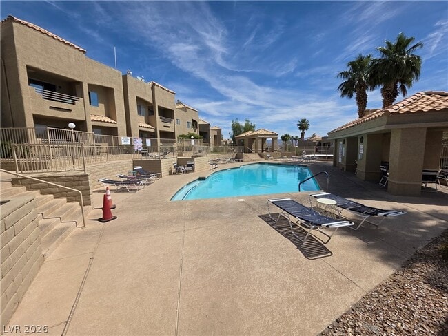 Building Photo - 2200 Highpointe Dr