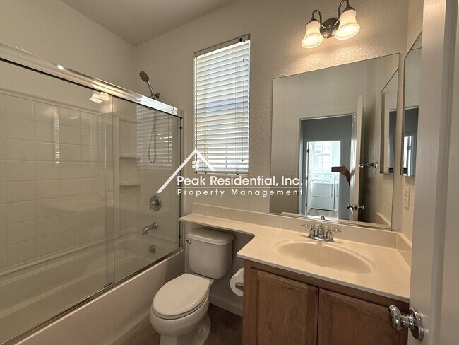 Building Photo - A Beautiful 3bd/2.5ba North Natomas Home with 2-Car Garage!