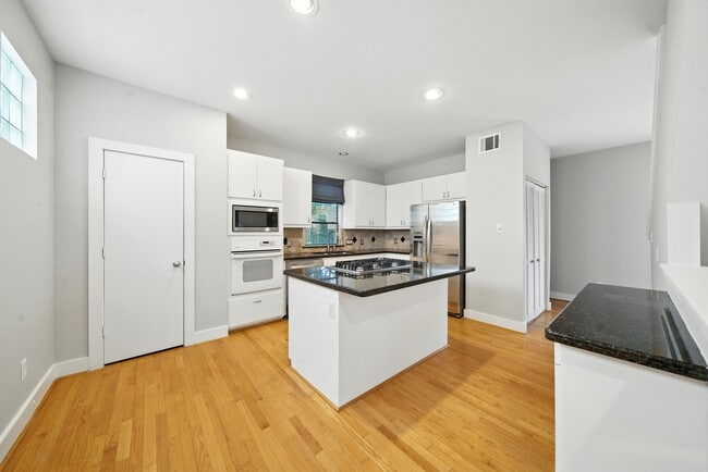 Building Photo - 9709 Riddlewood Ln