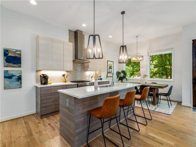 Building Photo - 520 Wabash Ave NE