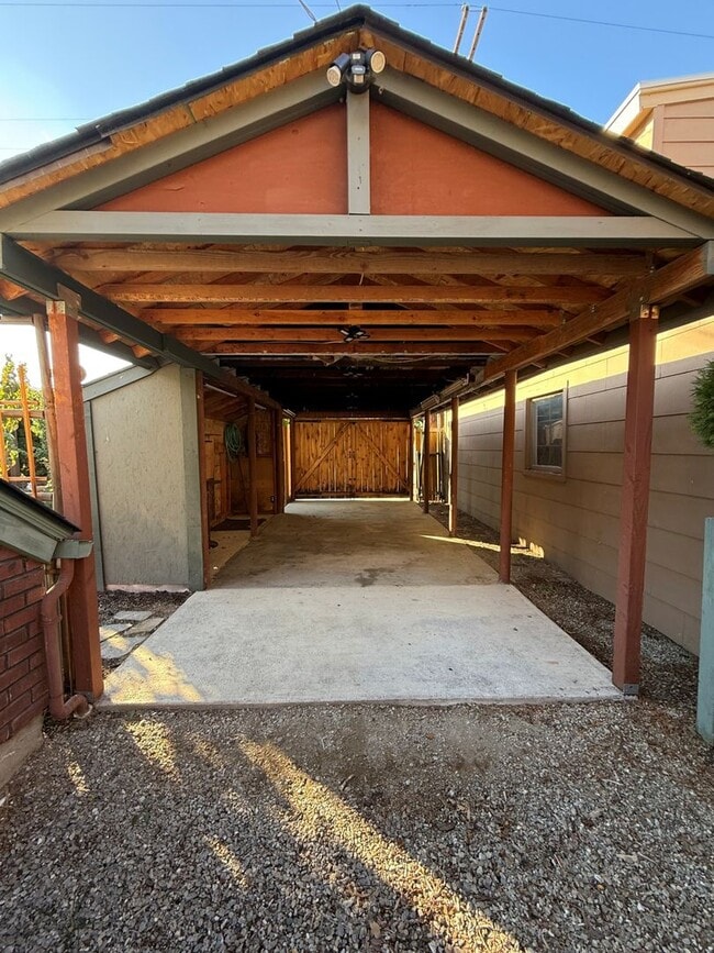 Building Photo - Now renting 3 bedroom House, visit our web...