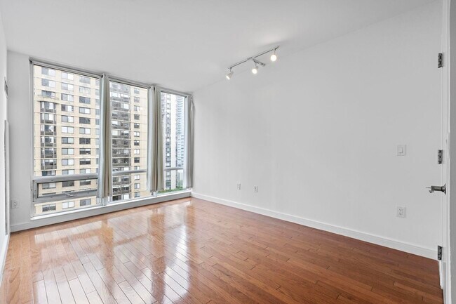 Building Photo - 20 Newport Pkwy