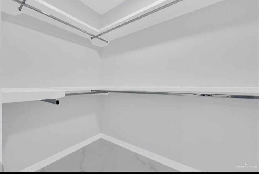 Building Photo - 3007 E Ebano St