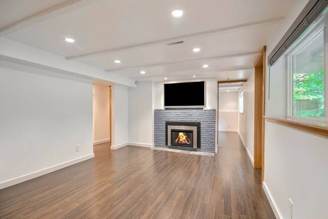 Building Photo - 4020 156th Ave SE