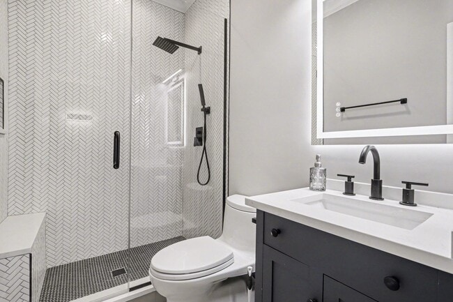 Building Photo - 331 E Cullerton St