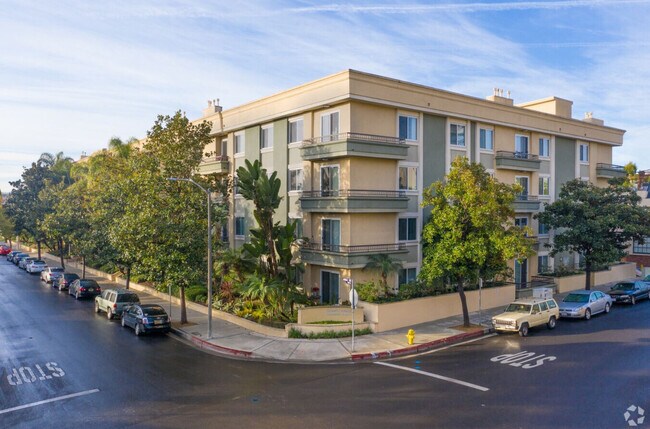 Building Photo - 467 S Arnaz Dr