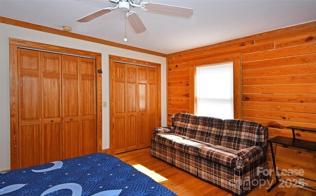 Building Photo - 187 Rustic Rd