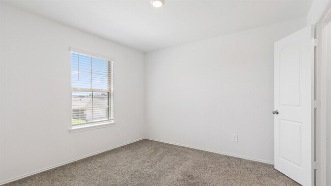 Building Photo - 14040 Thunder Pnes Dr