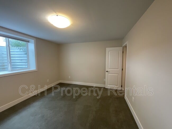 Building Photo - 5506 Sunny Cv