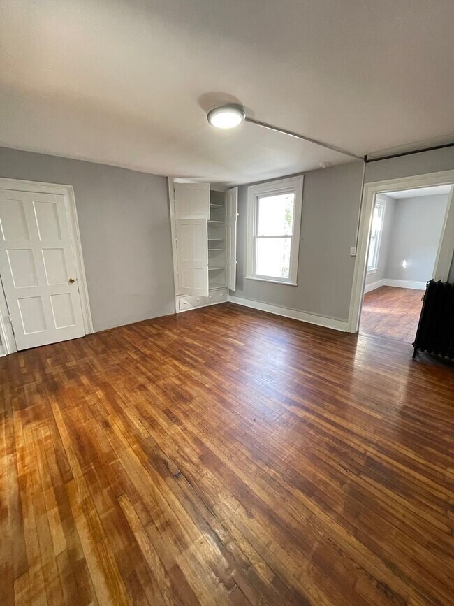 Building Photo - 151 Grand St