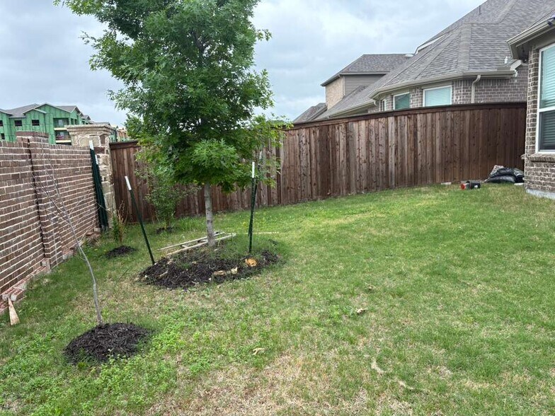 Building Photo - 609 Cattle Chute Ct