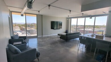 Building Photo - Executive Towers Condo Available for Rent!