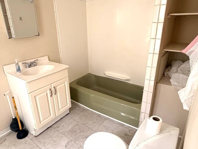 Building Photo - 182 Princeton Ave