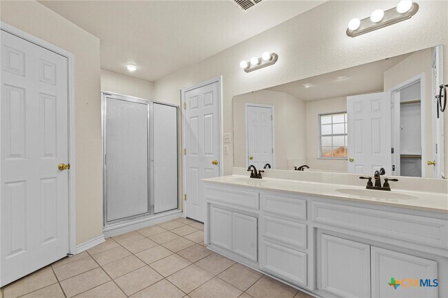 Building Photo - 418 Canoe Dr