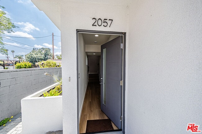 Building Photo - 2057 1/2 S Garth Ave