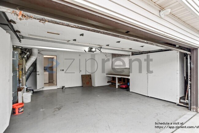 Building Photo - 48 N Lake Dr