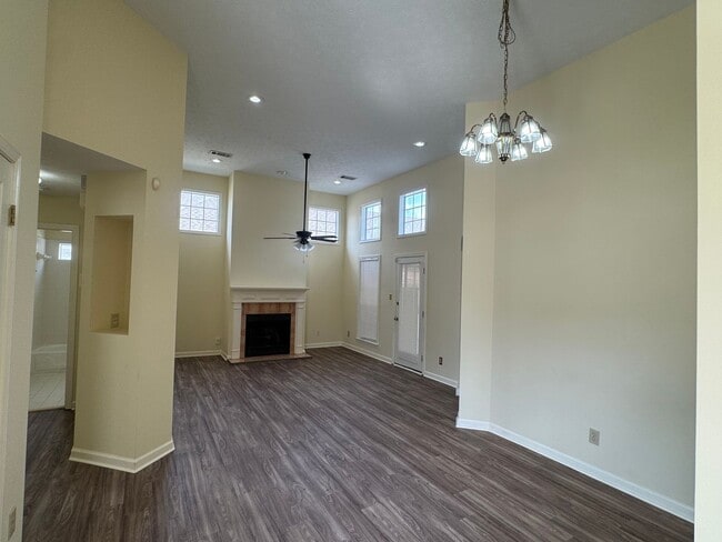 Building Photo - End of Cul-de-sac home