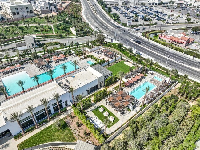 Building Photo - 1285 Hollyleaf Ter