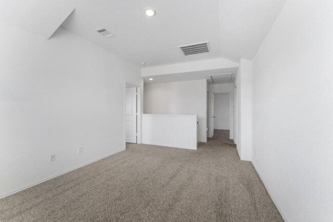 Building Photo - 14678 Cyn Pnes Ln