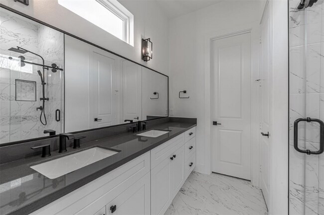 Building Photo - 204 Marathon St