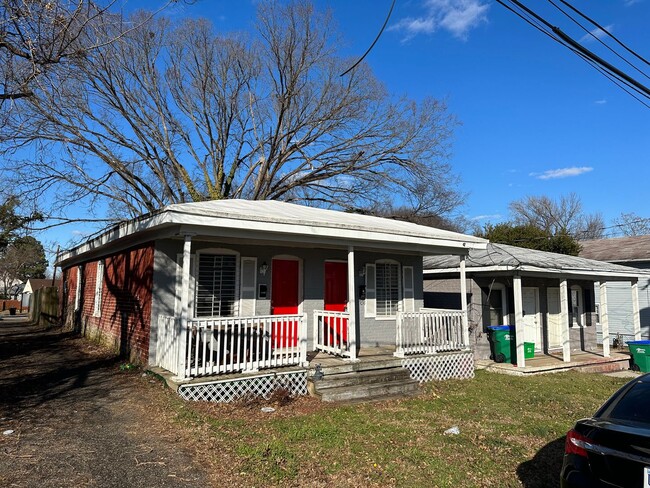 Building Photo - 2 bed 1 bath w Laundry, Yard, Parking, HVA...