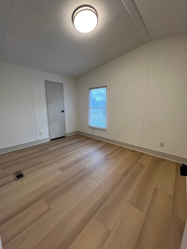 Building Photo - 1609 Walden Rd