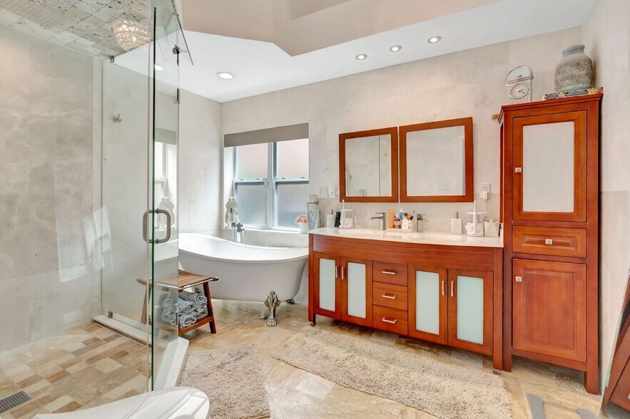 Building Photo - 17274 Ventana Dr