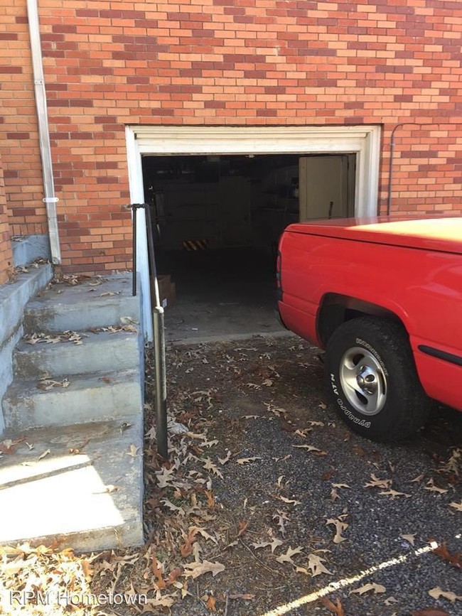 Building Photo - 3 br, 2 bath House - 1308 West St. Louis