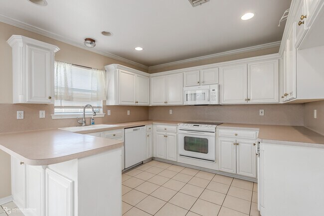 Building Photo - 114 Heritage Dr