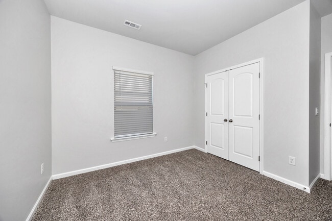 Building Photo - 157 High Leaf Dr