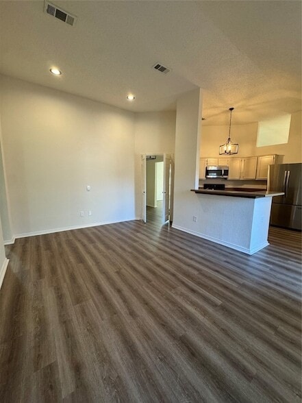 Building Photo - 503 Rose Dr