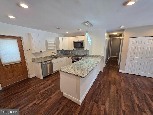 Building Photo - 1342 Edna Rd